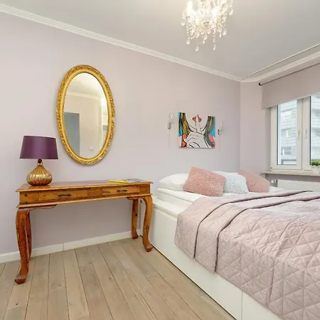 Near Metro Swietokrzyska By Renters Apartament