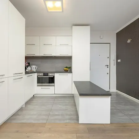 Апартаменты Near Metro Swietokrzyska By Renters