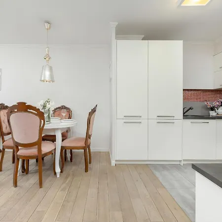 Apartment Near Metro Swietokrzyska By Renters Warsaw