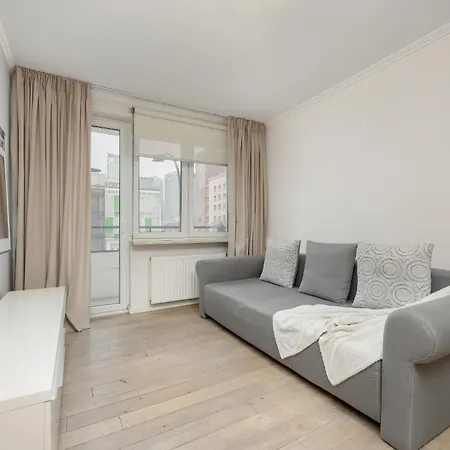 Near Metro Swietokrzyska By Renters Apartment